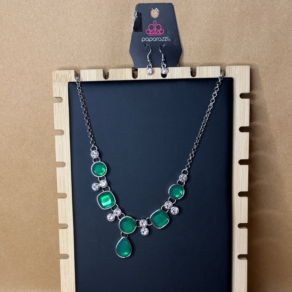 Paparazzi Emerald Green and Silver Necklace Set